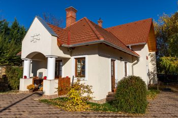 Arácsi Cukrászda, Balatonfüred – Ahol édes a pihenés a cserépkályha melegében